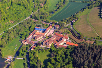 Hotel Kloster Bronnbach mit Abteigarten,  Abteikirche Mariä Himmelfahrt und Missionare d. Heiligen Familie Kloster Bronnbach aus Süden in Wertheim im Bundesland Baden-Württemberg, Deutschland
