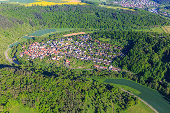 Luftbild von Ortsansicht aus Westen im lieblichen Taubertal im Ortsteil Waldenhausen in Wertheim im Bundesland Baden-Württemberg, Deutschland