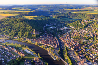 Luftbild von Taubermündung in den Main unter Schloss Burg Wertheim über der Altstadt im Bundesland Baden-Württemberg, Deutschland