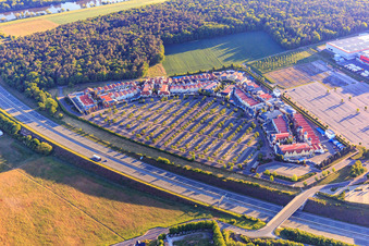 Schrägluftbild von Outlet Wertheim Village mit  adidas Outlet Store Wertheim, Nike Factory Store und AIGNER Outlet Wertheim im Ortsteil Bettingen im Bundesland Baden-Württemberg, Deutschland