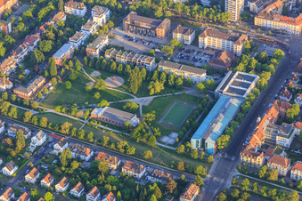 Kinderspielplatz Paul Ehrlich Straße und KIT / Campus B an der Blücherstraße im Ortsteil Weststadt in Karlsruhe im Bundesland Baden-Württemberg, Deutschland