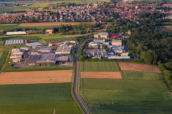 Luftbild von Gerwerbepark W und W Campus von Westen in Herxheim bei Landau im Bundesland Rheinland-Pfalz, Deutschland