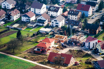 Am Höhenweg in Kandel im Bundesland Rheinland-Pfalz, Deutschland von einer Drohne aus