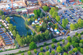 Camp Resort mit Indianer-Tipi Town am See des Europapark Rust im Bundesland Baden-Württemberg, Deutschland