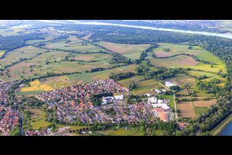 Ortsansicht am Rhein aus Süden in Rhinau im Bundesland Bas-Rhin, Frankreich