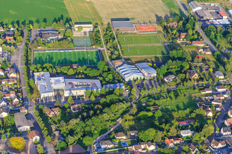 Piscine Aquaried und Terrain de Football am Collège Jean-Jacques Waltz und Gymnasium in Marckolsheim im Bundesland Bas-Rhin, Frankreich