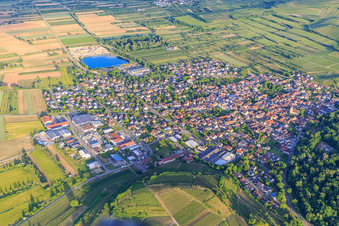Ortsansicht aus Westen in Sasbach am Kaiserstuhl im Bundesland Baden-Württemberg, Deutschland