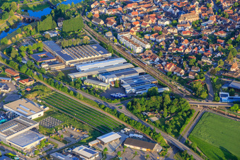 Industriegebiet Leopoldstraße mit G Herbert Hipp Verpackungs GmbH und  VCM in Riegel am Kaiserstuhl im Bundesland Baden-Württemberg, Deutschland