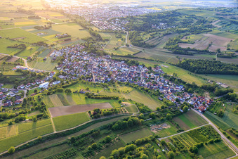 Winzerdorfansicht aus Osten im Ortsteil Wagenstadt in Herbolzheim im Bundesland Baden-Württemberg, Deutschland