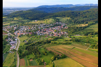 Dorfansicht von Süden im Ortsteil Schmieheim in Kippenheim im Bundesland Baden-Württemberg, Deutschland