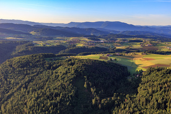 Luftaufnahme von Weiler auf der Hochebene des Schwarzwalds im Ortsteil Ottoschwanden in Freiamt im Bundesland Baden-Württemberg, Deutschland