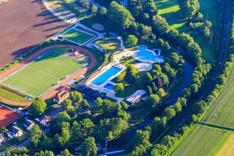 Sportplatz Kollnau des  TC Kollnau-Gutach e.V. und 's Bad - Schwimmbad Waldkirch im Bundesland Baden-Württemberg, Deutschland