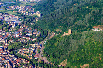 Ruine Kastelburg von Osten in Waldkirch im Bundesland Baden-Württemberg, Deutschland