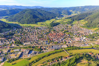 Stadtsübersicht aus Norden in Haslach im Kinzigtal im Bundesland Baden-Württemberg, Deutschland