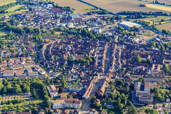 Hauptstraße von Norden im Ortsteil Wonnental in Kenzingen im Bundesland Baden-Württemberg, Deutschland