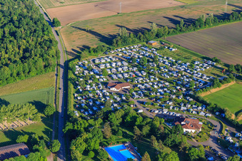 Luftbild von Kaiserstuhl Camping und Kaiserstuhlbad in Ihringen im Bundesland Baden-Württemberg, Deutschland
