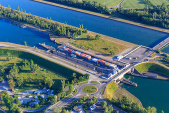 Luftbild von Schleuse Vogelgrun am Rheinseitenkanal im Bundesland Haut-Rhin, Frankreich