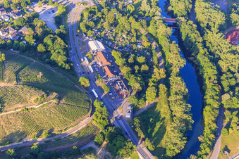 Ehemaliger Zoll an der B31 mit McDonald's und Tabac Alsace in Breisach am Rhein im Bundesland Baden-Württemberg, Deutschland