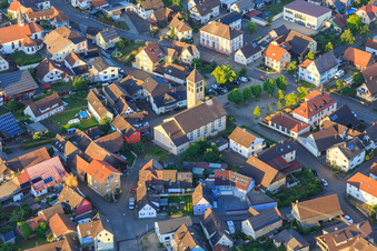 Kirche St. Michael im Ortsteil Niederhausen in Rheinhausen im Bundesland Baden-Württemberg, Deutschland
