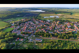 Ortsansicht mit Bahnhof im Ortsteil Frose in Seeland im Bundesland Sachsen-Anhalt, Deutschland