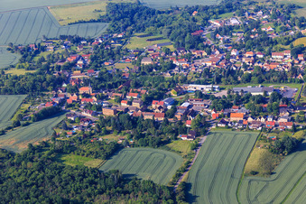 Dorfansicht aus Norden im Ortsteil Volkstedt in Eisleben im Bundesland Sachsen-Anhalt, Deutschland