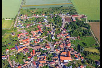 Dorfübersicht aus Südosten im Ortsteil Arnstedt in Arnstein im Bundesland Sachsen-Anhalt, Deutschland