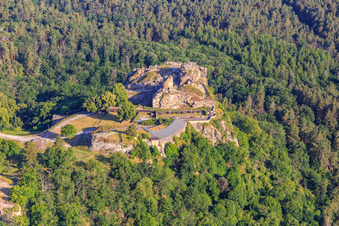 Drohnenaufname von Burg und Festung Regenstein in Blankenburg im Bundesland Sachsen-Anhalt, Deutschland