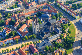 Luftbild von Domplatz mit Dom und Domschatz Halberstadt im Ortsteil Diocese Halberstadt im Bundesland Sachsen-Anhalt, Deutschland