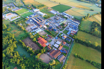Industriegebiet Industriestraße mit Union Bauzentrum Hornbach Billigheim, Reitstall Petra Egalite und Sportpferde Hasche in Billigheim-Ingenheim im Bundesland Rheinland-Pfalz, Deutschland