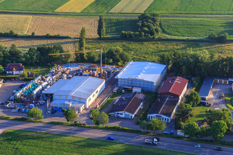 Gewerbegebiet Brückwiesenstraße mit  Union Bauzentrum Hornbach BZA-Kapellen und  Naturmöbelhaus Heinrich in Kapellen-Drusweiler im Bundesland Rheinland-Pfalz, Deutschland