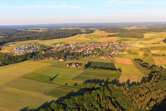 Dorfansicht von Osten in Bösingen im Bundesland Baden-Württemberg, Deutschland