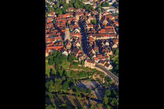 Luftaufnahme von Historische Altstadt von Osten mit Haupstraße und Kapellenkirche in Rottweil im Bundesland Baden-Württemberg, Deutschland