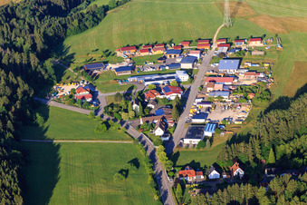 Gewerbegebiet Siemensstraße mit Albrecht GmbH und THS-Transformatoren Franz Hölsch GmbH im Ortsteil Schörzingen in Schömberg im Bundesland Baden-Württemberg, Deutschland