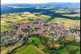 Dorfansicht aus Südwesten im Ortsteil Ostdorf in Balingen im Bundesland Baden-Württemberg, Deutschland