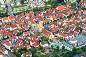 Luftbild von Stadtzentrum mit Stadtkirche am Marktplatz in Balingen im Bundesland Baden-Württemberg, Deutschland
