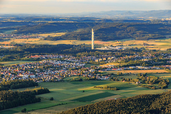 Ortsübersicht aus Westen im Hintergrund der Testturm für Aufzüge in Zimmern ob Rottweil im Bundesland Baden-Württemberg, Deutschland