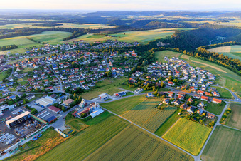 Ortsansicht aus Südwesten im Ortsteil Herrenzimmern in Bösingen im Bundesland Baden-Württemberg, Deutschland