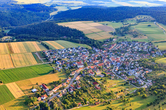 Dorfkern von Süden im Ortsteil Erlaheim in Geislingen im Bundesland Baden-Württemberg, Deutschland