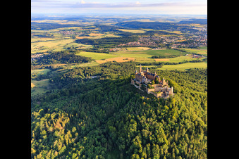Luftbild von Burg Hohenzollern von Südosten im Ortsteil Zimmern in Bisingen im Bundesland Baden-Württemberg, Deutschland