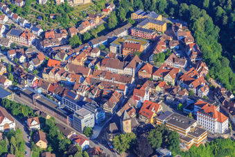 Historisches Stadtzentrum mit Kirche St. Michel in Oberndorf am Neckar im Bundesland Baden-Württemberg, Deutschland