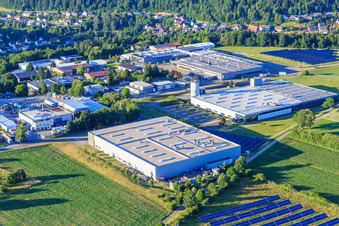Industriegebiet Oberwiesachstraße mit SuperAlloy Manufaktur GmbH und Dobergo GmbH & Co. KG im Ortsteil Betzweiler in Loßburg im Bundesland Baden-Württemberg, Deutschland