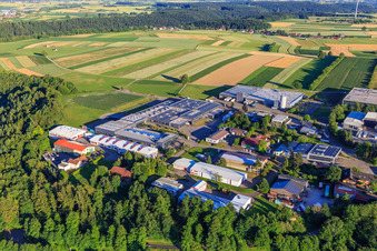 Luftbild von Industriegebiet Oberwiesachstraße mit ROHE Technology GmbH, Pewe Weidlich GmbH, SuperAlloy Manufaktur GmbH und Dobergo GmbH & Co. KG im Ortsteil Betzweiler in Loßburg im Bundesland Baden-Württemberg, Deutschland