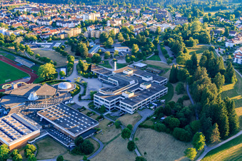 Panorama-Bad Freudenstadt, Theodor-Gerhardt-Schule, Kepler Gymnasium, Stadionhalle und Kreishalle im Bundesland Baden-Württemberg, Deutschland