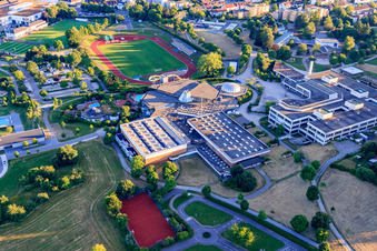 Panorama-Bad Freudenstadt, Hermann-Saam-Sportfeld der Spielvereinigung Freudenstad, Theodor-Gerhardt-Schule, Kepler Gymnasium, Jugendverkehrsschule Freudenstadt, Stadionhalle und Kreishalle im Bundesland Baden-Württemberg, Deutschland