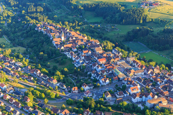 Hauptstraße aus Nordosten in Dornstetten im Bundesland Baden-Württemberg, Deutschland