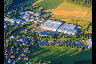 Schrägluftbild von Fischer werke Werk Tumlingen in Waldachtal im Bundesland Baden-Württemberg, Deutschland