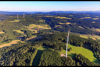 Windräder im Schwarzwald im Ortsteil Bruck in Schramberg im Bundesland Baden-Württemberg, Deutschland