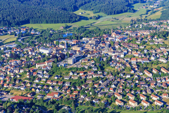 Stadtansicht aus Nordosten im Ortsteil Saint Georgen im Schwarzwald in St. Georgen im Schwarzwald im Bundesland Baden-Württemberg, Deutschland