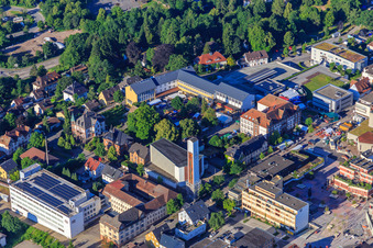 Gewerbehallestraße mit Kirche St. Georg und Robert-Gerwig-Schule im Ortsteil Saint Georgen im Schwarzwald in St. Georgen im Schwarzwald im Bundesland Baden-Württemberg, Deutschland