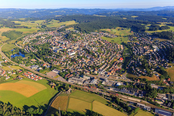 Stadtübersicht aus Südosten im Ortsteil Saint Georgen im Schwarzwald in St. Georgen im Schwarzwald im Bundesland Baden-Württemberg, Deutschland